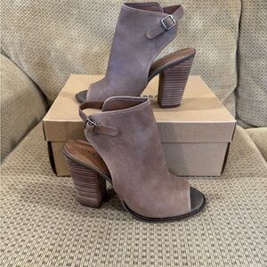 Lucky Brand Taupe Peep-Toe Heels size 7M